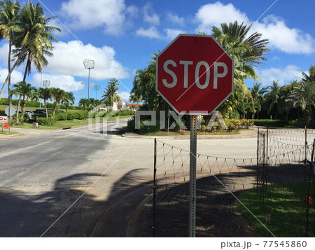 道路標識 アメリカの道路標識 海外の道路標識 グアムの写真素材