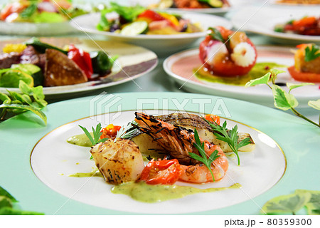 魚料理 フランス料理 メインディッシュ 鯛の写真素材