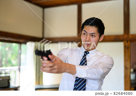 銃ポーズの写真素材 銃ポーズの写真素材