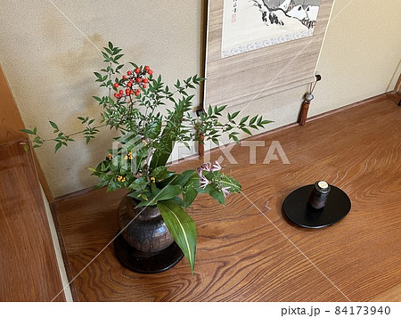 床の間 生け花 和室 日本間の写真素材