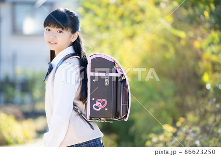制服JS通学風景 通学 女子 小学生 制服の写真素材 - PIXTA