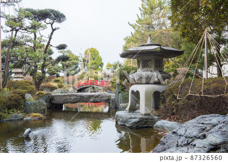 庭 日本庭園 石橋 池の写真素材 - PIXTA