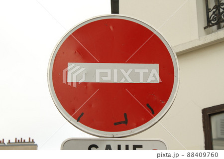 フランス 道路標識 パリの写真素材 - PIXTA