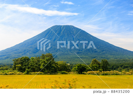倶知安町 雲 羊蹄山 蝦夷富士の写真素材 - PIXTA