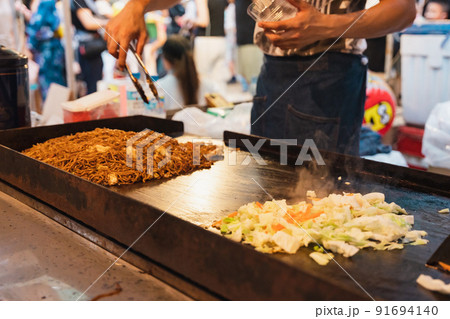 屋台 お好み焼き 鉄板焼き 的屋の写真素材 - PIXTA