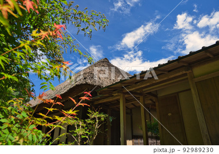 古民家 縁側 茅葺屋根の写真素材 - PIXTA