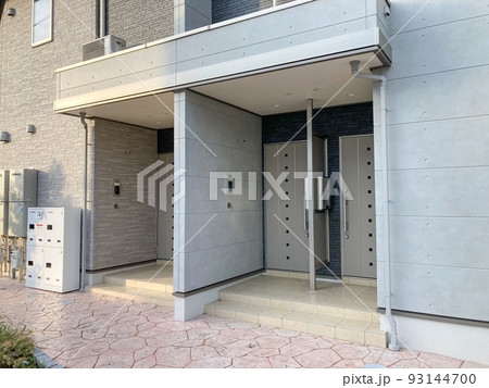 おしゃれなアパートの玄関周り