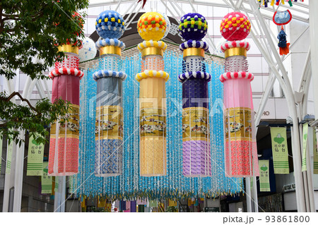千羽鶴 折り鶴 七夕飾り 七夕まつり 仙台七夕の写真素材