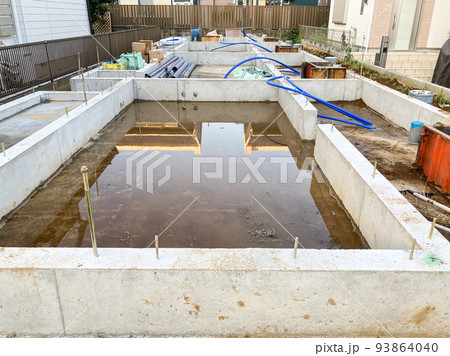 共同住宅の基礎工事の現場