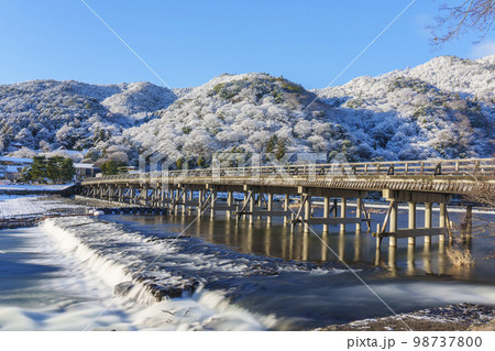 渡月橋 雪 雪景色 積雪の写真素材 - PIXTA
