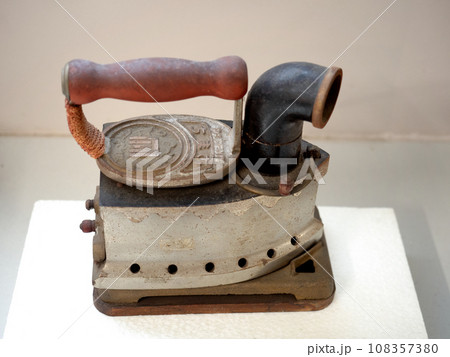 レトロなイケてる 炭火アイロン 楽天市場】アンティーク 炭火アイロン Antique charcoal irons