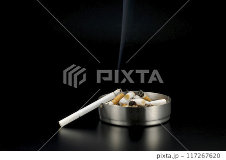 灰皿 吸い殻 吸いがら タバコの写真素材 - PIXTA