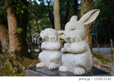 うさぎの石像の写真素材 - PIXTA