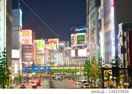 新宿大ガード交差点の写真素材 - PIXTA