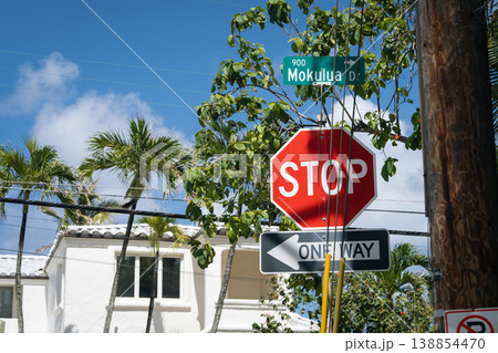 道路標識 stop アメリカの写真素材 - PIXTA